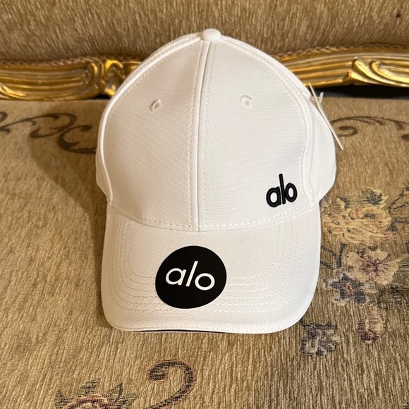 ALO Yoga White Cap with Black Logo - Picture 2 of 7